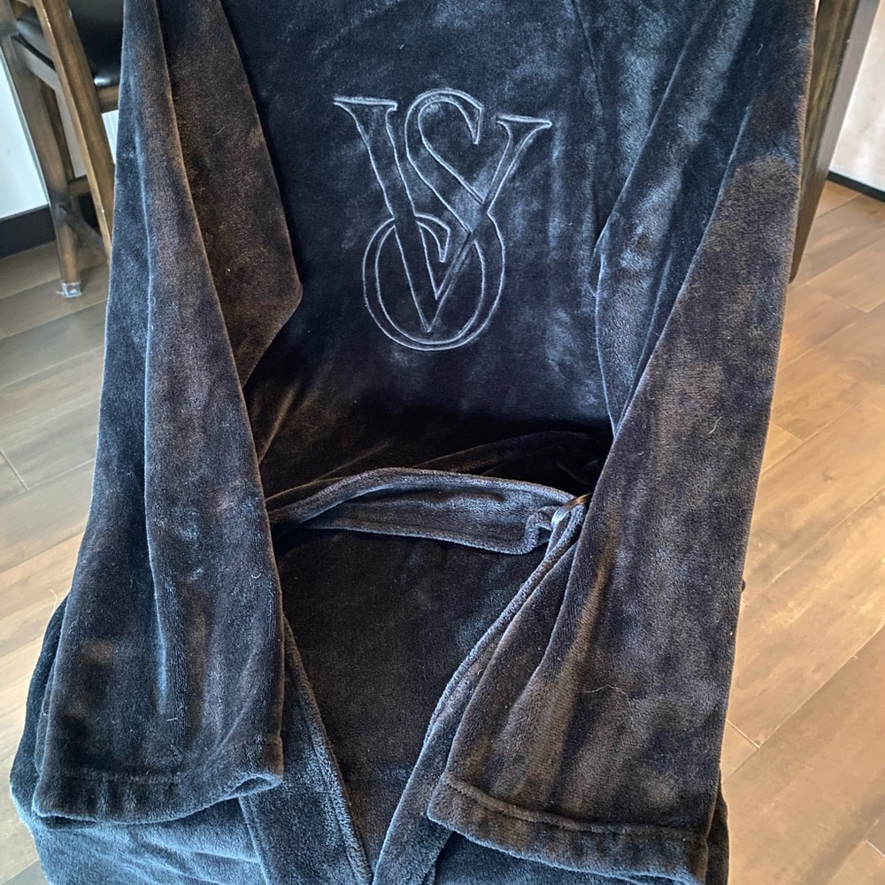 Victoria’s Secrets Black Plush Robe M/L/G